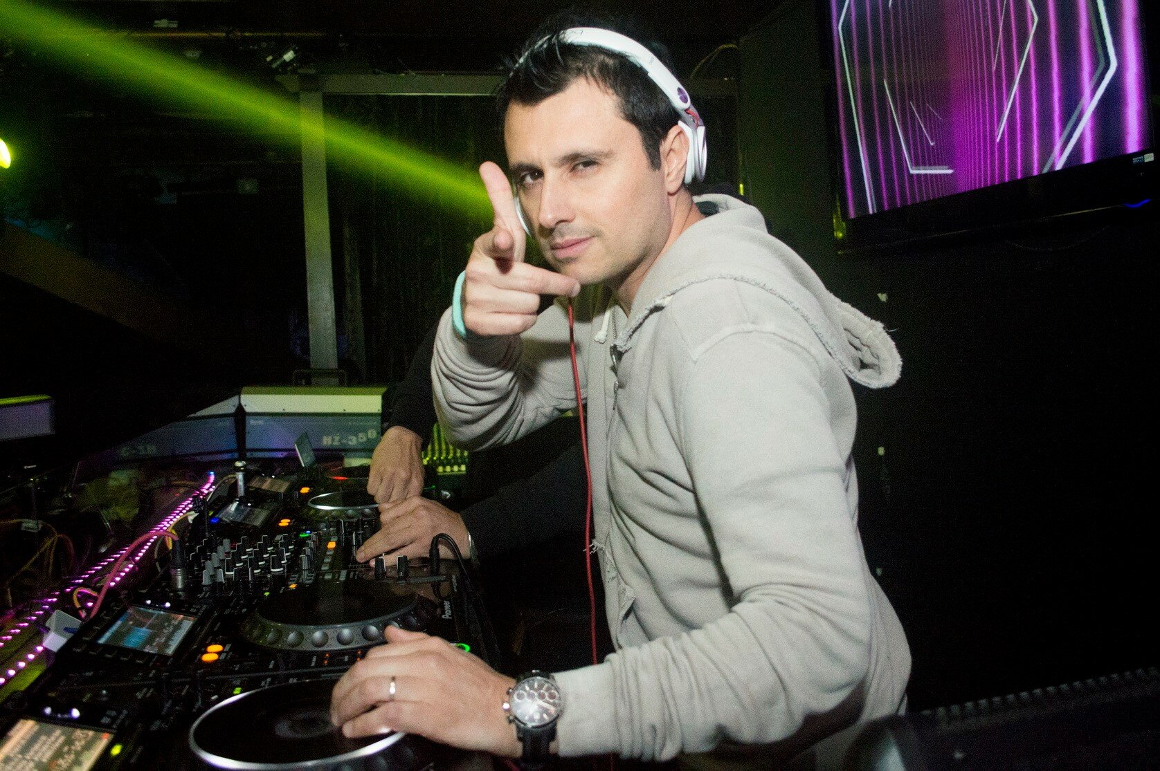 620960_428217023954900_463633090_o