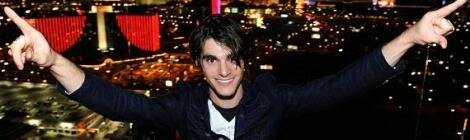 RJ-Mitte-admiring-view-570