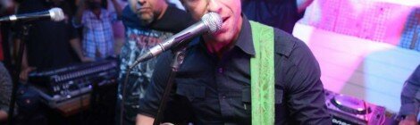 Watch This: The Full Video Of Chris Martin's Surprise Delhi Gig Is Here