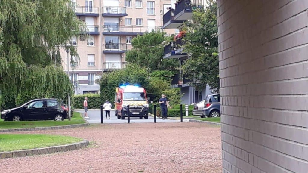 80-year-old woman miraculously falls from 6th floor onto roof of car - spectacular video