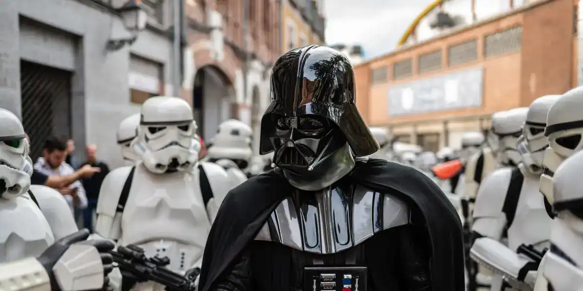 Compared to Darth Vader by her colleagues, she filed a complaint against them and obtained 35,000 euros in damages